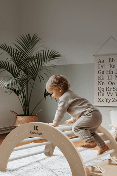 7 Gründe, warum ein Kletterbogen die Entwicklung deines Kindes fördert